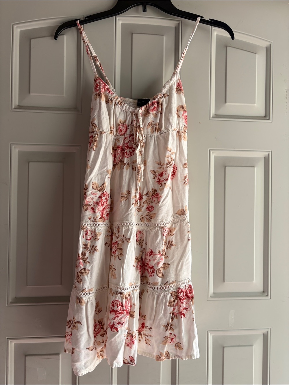 Streetwear Society Floral Tiered Sundress in Cream with Pink Roses Boho SZ small